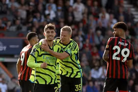 Arsenal đại thắng Bournemouth, phả hơi nóng vào Man City