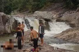 Gia Lai: Nhóm học sinh rủ nhau đi thác tắm, 2 em đuối nước thương tâm