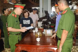 Khởi tố nữ giám đốc về tội buôn lậu gỗ trắc ở Nghệ An