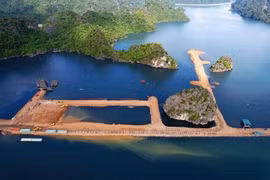 Phó Thủ tướng yêu cầu kiểm tra phản ánh dự án quây núi đá vịnh Hạ Long làm "hòn non bộ"