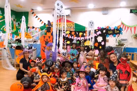 Phụ huynh tranh cãi nảy lửa việc tổ chức Halloween trong trường học