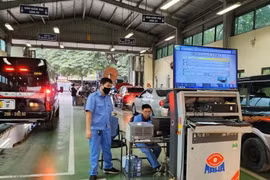 Kiến nghị tăng phí đăng kiểm để chống ùn tắc