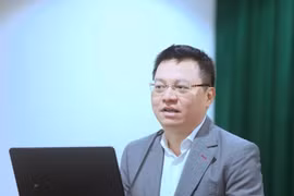 Đồng chí Lê Quốc Minh chia sẻ kinh nghiệm về chuyển đổi số cho cán bộ, phóng viên Báo Đà Nẵng
