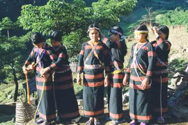 Bảo tồn, phát huy trang phục truyền thống và nghề dệt thổ cẩm Xê Đăng