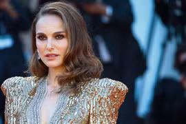 Natalie Portman gây ngạc nhiên khi không mặc đồ da trong 20 năm qua