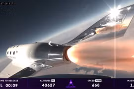 Virgin Galactic lần đầu đưa khách du lịch đến rìa vũ trụ
