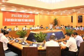 Hà Nội xem xét chuyển đổi phương tiện "xanh" trong vận tải hành khách công cộng