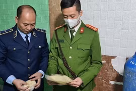 Phát hiện dây chuyền san chiết, tập kết bình khí cười tại nhà kho khu vực Cảng Hà Nội