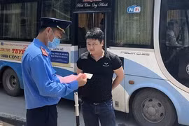 Hà Nội: Thu hồi phù hiệu gần 1.000 phương tiện vận tải các loại