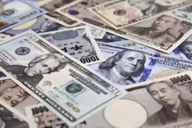Đồng USD như “tàu lượn”: Tăng mạnh đầu tuần, “lao dốc” cuối tuần