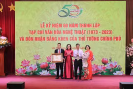 Tạp chí Văn hóa Nghệ thuật đón nhận Bằng khen của Thủ tướng Chính phủ