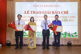 Lễ trao Giải báo chí về Xây dựng Đảng tỉnh Khánh Hòa lần thứ 3 năm 2023
