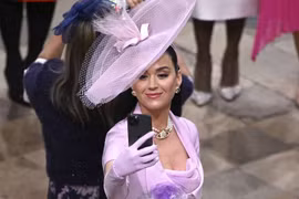 Katy Perry bị yêu cầu rời ghế giám khảo American Idol 