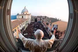 Thế giới thương tiếc về sự qua đời của cựu Giáo hoàng Benedict XVI