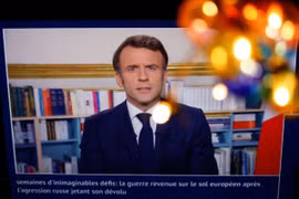 Tổng thống Macron cho biết năm 2023 sẽ là năm cải cách lương hưu ở Pháp