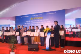 Người dân vui mừng chứng kiến lễ khởi công cao tốc Vạn Ninh - Cam Lộ