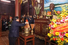 Thủ tướng Phạm Minh Chính dâng hương, dâng hoa tưởng niệm cố Thủ tướng Phạm Văn Đồng