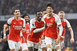 Nketiah lập hat-trick, Arsenal trút cơn mưa bàn thắng vào lưới Sheffield