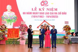 Báo Lào Cai đón nhận Bằng khen của Thủ tướng Chính phủ