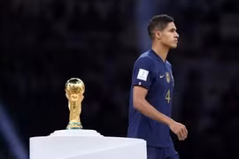 Varane chia tay ĐT Pháp ở tuổi 29