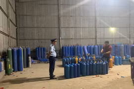Bắc Ninh: Phát hiện cơ sở kinh doanh 1,3 tấn "khí cười" không rõ nguồn gốc xuất xứ