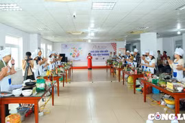 Cán bộ, đoàn viên Công đoàn Cơ quan Trung ương Hội Nhà báo Việt Nam cùng nhau vào bếp, kết nối yêu thương