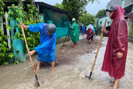 Đà Nẵng: Đất, đá tại Cụm công nghiệp Cẩm Lệ lại đổ tràn xuống khu dân cư