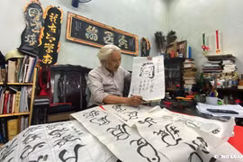 Nghệ nhân thư pháp Lê Thiên Lý và mối duyên sâu nặng với con chữ thánh hiền