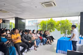 Shark Thủy và Ban lãnh đạo Apax Leaders đối thoại với phụ huynh ở TP. Hồ Chí Minh