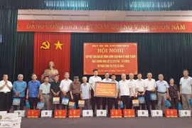 Tập đoàn Hanaka thăm hỏi, tặng quà các gia đình chính sách, người có công