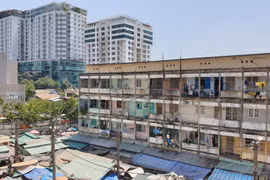 Hàng nghìn khối nhà chung cư cũ “chờ sập” tại Hà Nội và TP.HCM vẫn “trơ gan cùng tuế nguyệt”: Vì sao?