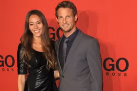 Người mẫu Jessica Michibata bị bắt vì hành lý mang chất cấm