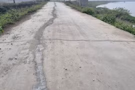 Yên Dũng (Bắc Giang): Con đường tiền tỷ mới sử dụng đã nứt dài cả trăm mét!