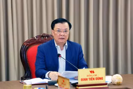 Bí thư Hà Nội yêu cầu tăng cường phân cấp, ủy quyền trong quản lý vỉa hè, lòng đường