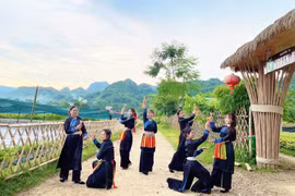 Hồ Ba Bể đa dạng hóa các loại hình dịch vụ du lịch