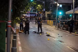 Một cảnh sát Israel bị một người Palestine bắn tử vong tại Tel Aviv