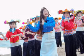 Sau Đạp gió 2023, Chi Pu tham gia show ẩm thực Trung Quốc
