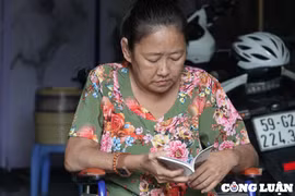 Người phụ nữ ngồi xe lăn viết từng trang sách kiếm tiền chạy thận, nuôi những 'điều kỳ diệu'