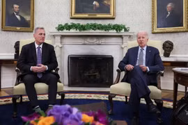 Tổng thống Biden và Chủ tịch Hạ viện McCarthy gặp nhau khi thời hạn ngăn Mỹ vỡ nợ đến gần