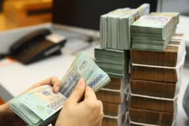 Dòng tiền gửi từ người dân tiếp tục gia tăng, lãi suất huy động có thể tăng trở lại