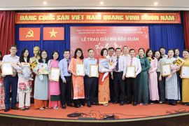 Hội Nhà báo TP HCM trao giải bìa báo xuân Quý Mão 2023