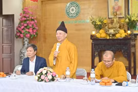 Hòa thượng Thích Thanh Quyết: ‘Nhét tiền vào tượng Phật, ban thờ, rất phản cảm'