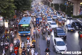 Hà Nội: Lập thêm nhiều rào chắn trên đường Nguyễn Trãi - Trần Phú (Hà Đông)