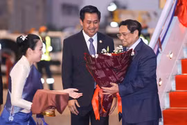 Thủ tướng Phạm Minh Chính tới Vientiane (Lào) dự Hội nghị cấp cao Ủy hội sông Mekong quốc tế