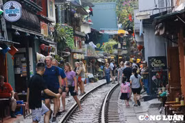 Hà Nội yêu cầu các đơn vị lữ hành không đưa khách đến "cà phê đường tàu"