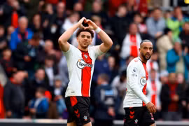Tottenham mất điểm trước đội cuối BXH Ngoại hạng Anh
