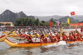 Sôi nổi giải đua thuyền truyền thống mừng ngày hội "Thống nhất non sông”