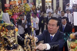 Chủ tịch nước Võ Văn Thưởng dâng hương tưởng niệm Chủ tịch Tôn Đức Thắng