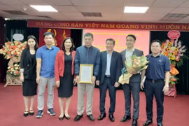 Hà Nội: Quận Cầu Giấy công bố quyết định thành lập Chi bộ Đảng Viện Công nghệ và Sức khoẻ
