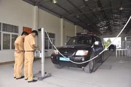 50 cảnh sát giao thông hỗ trợ công tác đăng kiểm